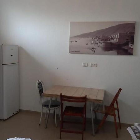 פינה שקטה דקה הליכה לכנרת והטיילת Apartment Tiberias Exterior photo