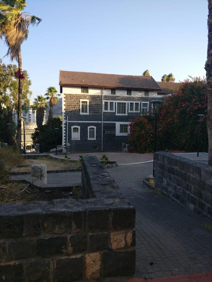 פינה שקטה דקה הליכה לכנרת והטיילת Apartment Tiberias Exterior photo